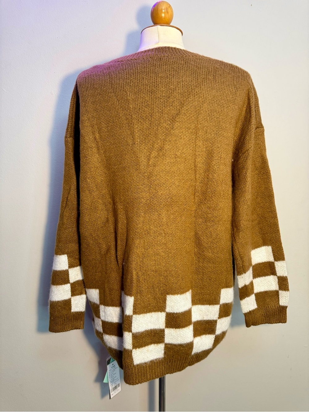Women’s Knitted Brown & White Checkered Button Down Cardigan Size Large - Picture 5 of 7